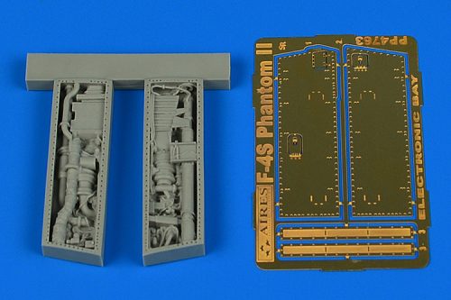 Aires - F-4S Phantom II electronic bay f.Zoukeim