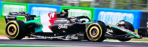 Burago - ALFA ROMEO F1  C43 TEAM STAKE N 77 MONZA ITALY GP 2023 VALTTERI BOTTAS - WITH PILOT AND SHOWCASE BLACK RED WHITE GREEN