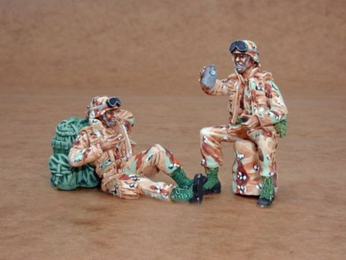 CMK - US Army modern soldiers at rest (2 Figuren)