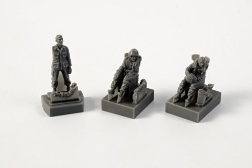 CMK - AH-1 Sitting pilots (2 figures) ground crew(1 figure) f SpecialHobby