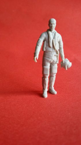 Pilot Replicas - 1/48 Eurofighter/Typhoon pilot with helmet in hand