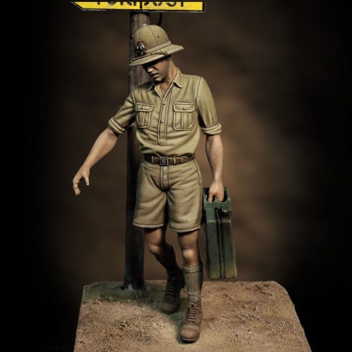 Royal Model - Italian soldier with jerry can