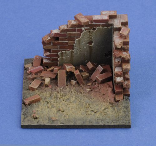 Royal Model - Base with ruined wall 'cm4x4'  No.10